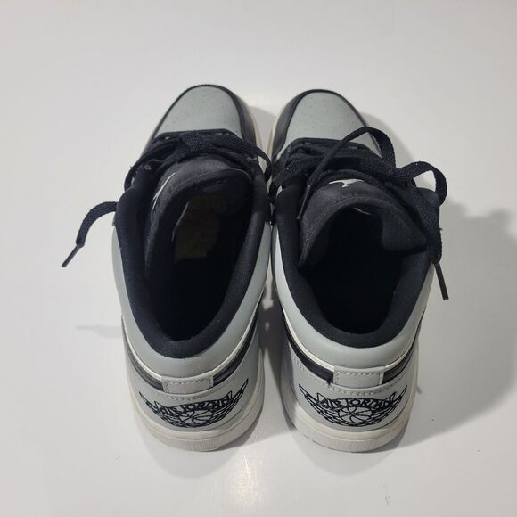 Athletic_Shoes